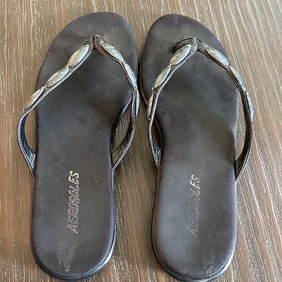 Aerosoles ladies, flat sandals in size 7 - Picture 2 of 8